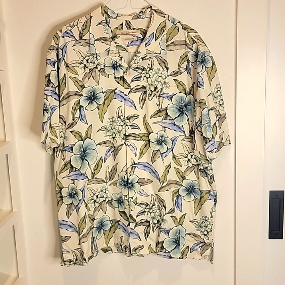 Tommy Bahama XL Orignal Fit Floral Silk Short Sleeved Hawaiian Shirt